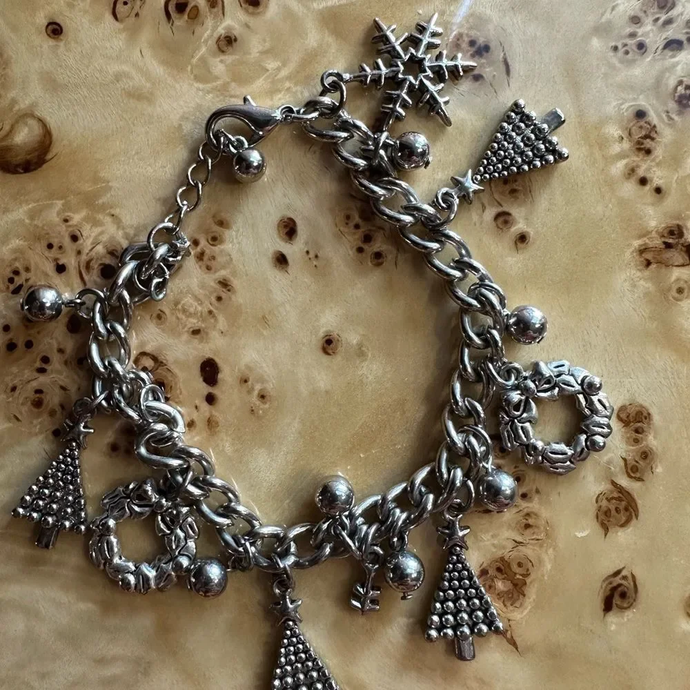 Vintage Christmas & Winter Theme Charm Bracelet. Tree Snowflakes Wreath